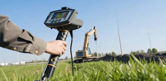 A Maveric operative scanning the ground with ground-penetrating radar beside a live excavation, checking for buried services before digging begins.